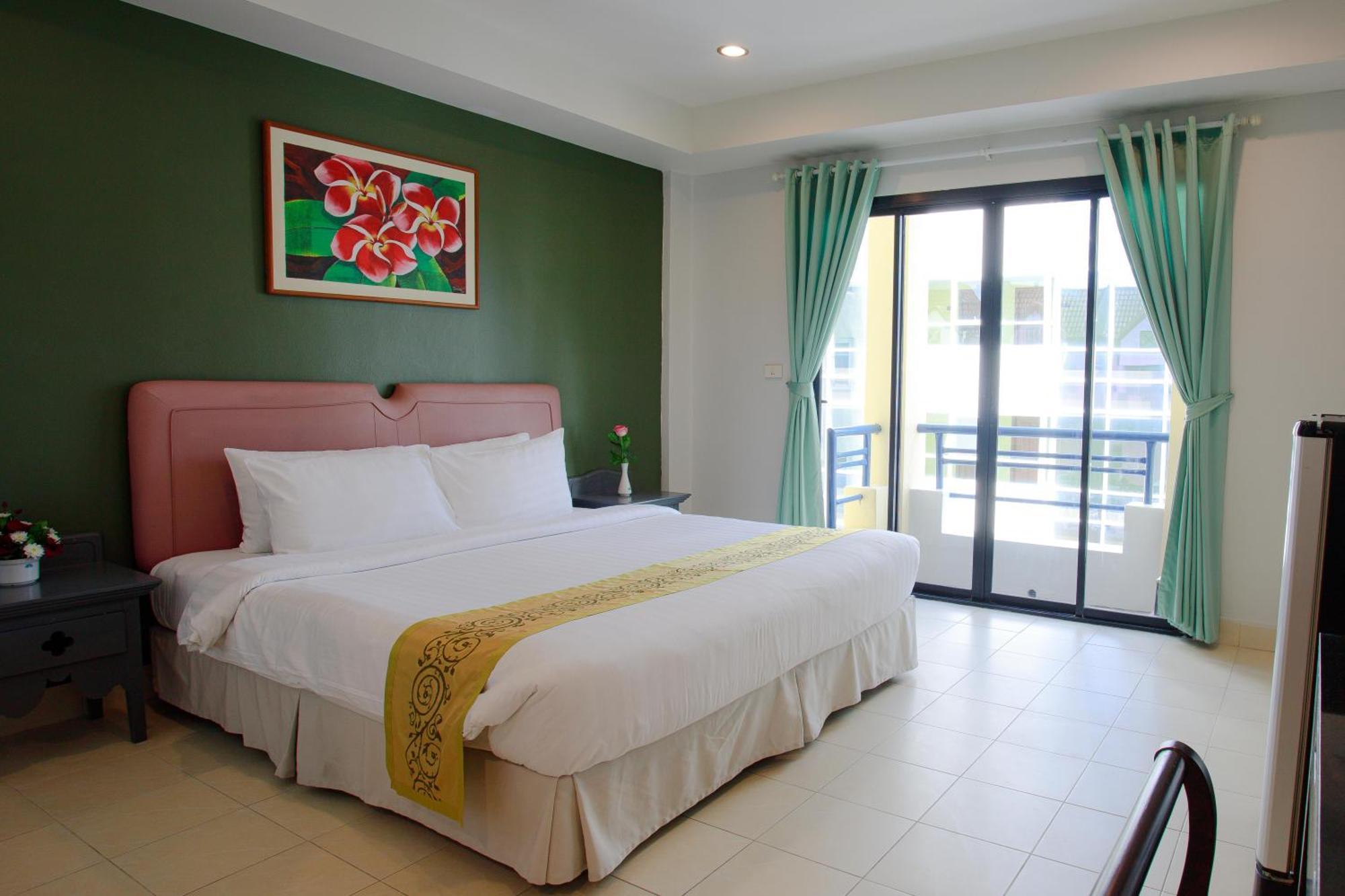 Апартаменты The Corner Patong Экстерьер фото